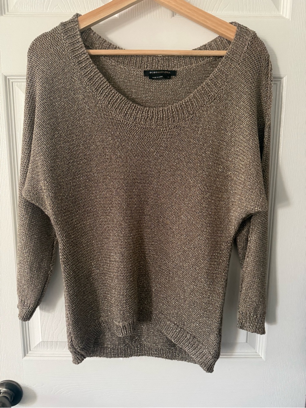 87. BCBGMaxAzria METALLIC SCOOP NECK SZ M
